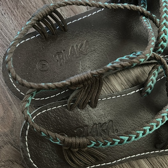 Plaka Braided Women's Sandals - Picture 2 of 4